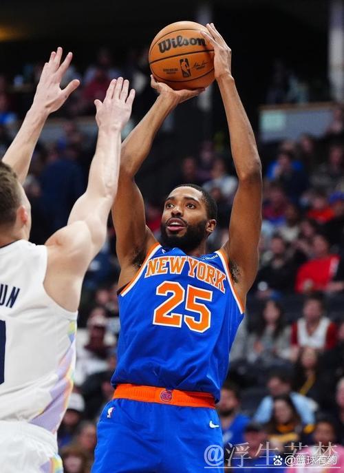 克尼普尔第8次助攻决胜时刻,布里奇斯突破上篮得分 克尼普尔第8次助攻决胜时刻,布里奇斯突破上篮得分